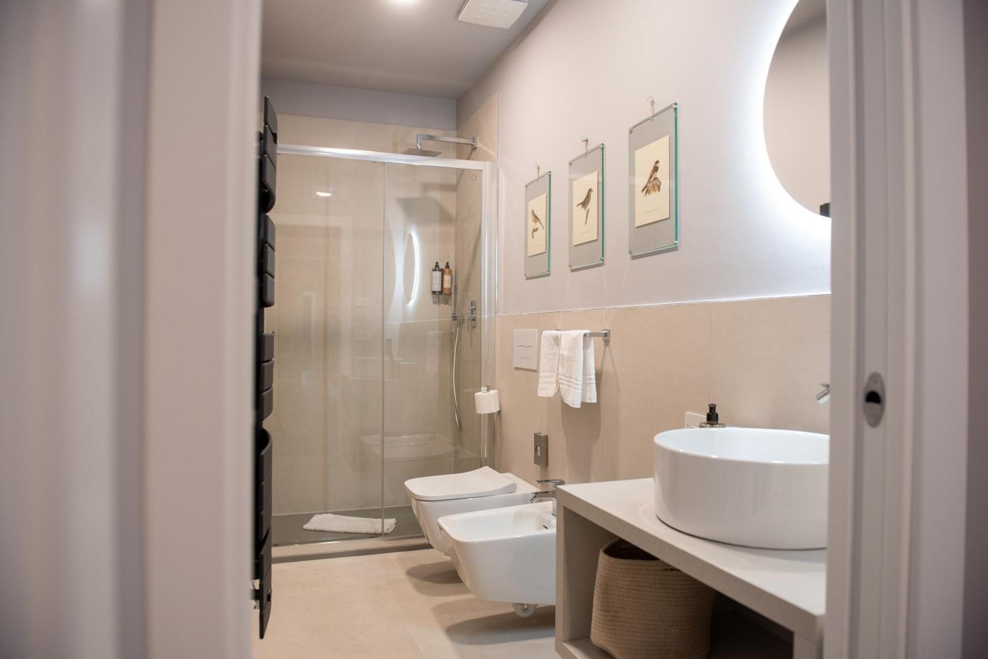 Regina Boutique Suites Terst Exteriér fotografie