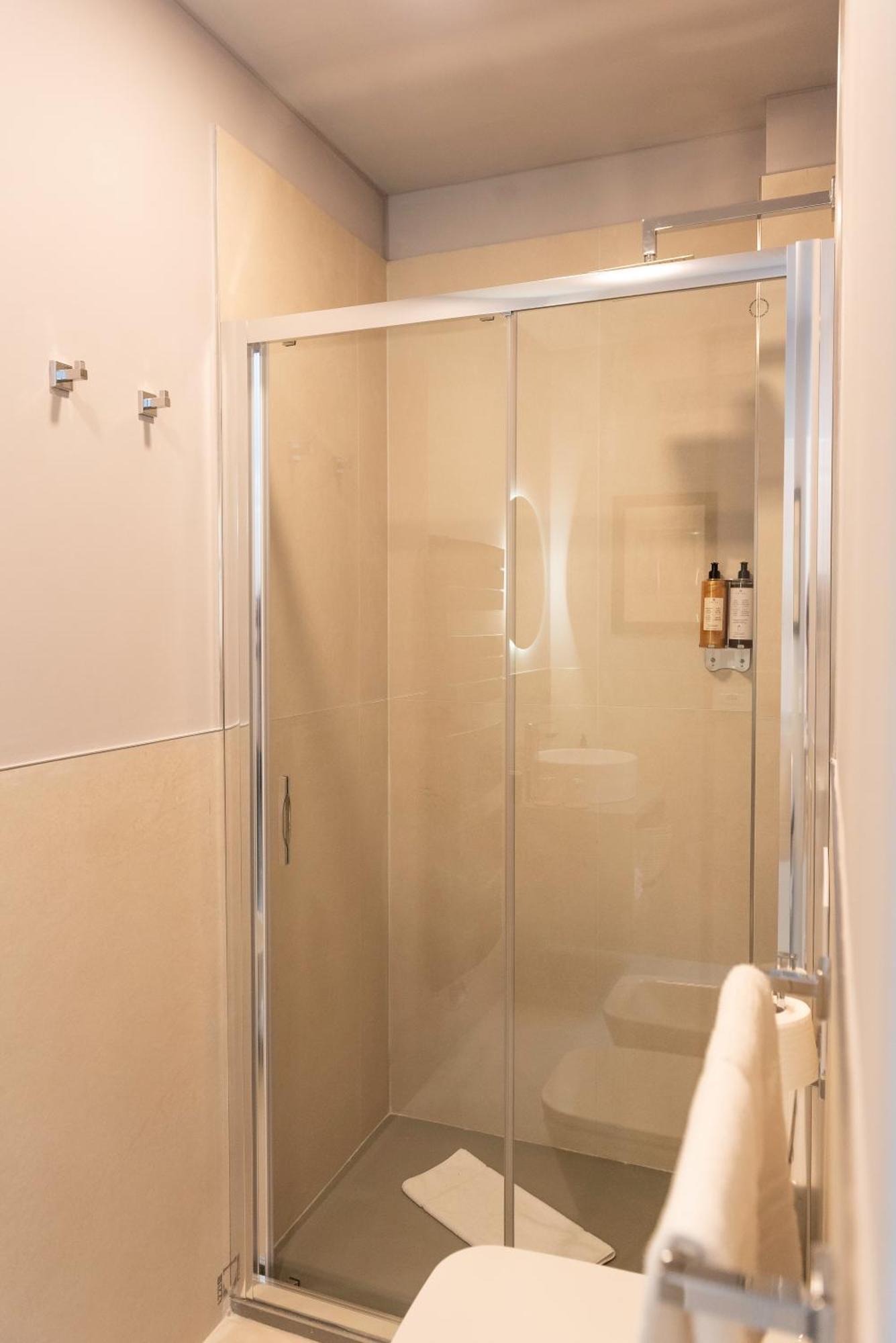 Regina Boutique Suites Terst Exteriér fotografie