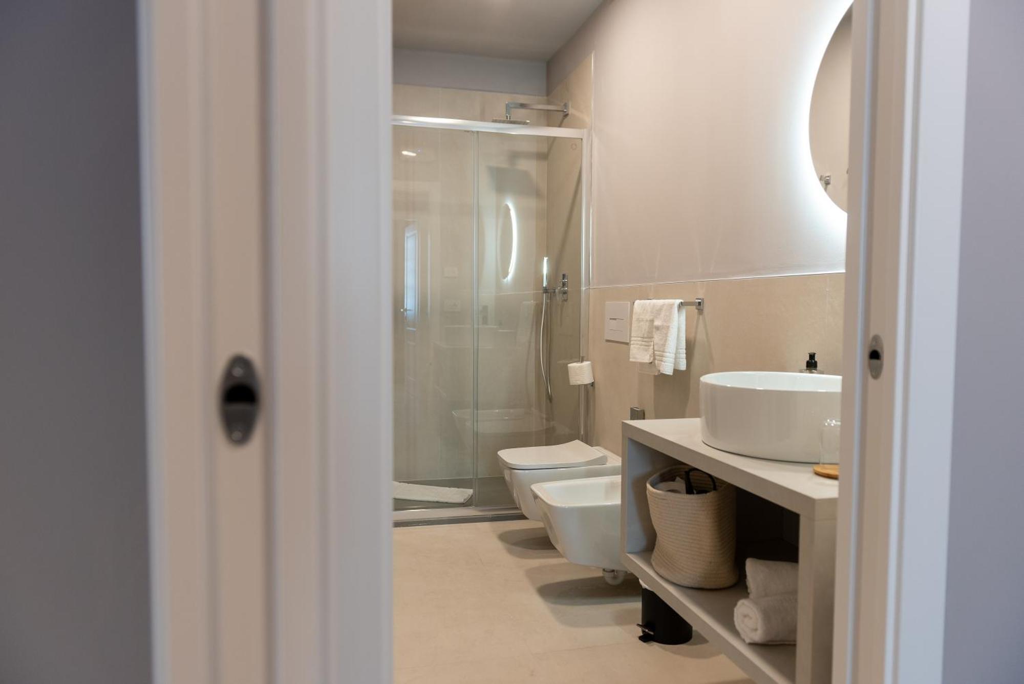 Regina Boutique Suites Terst Exteriér fotografie