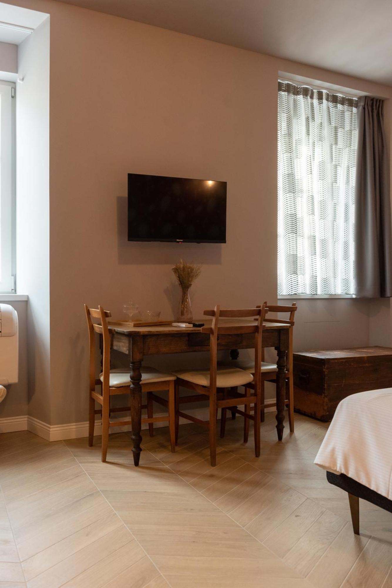 Regina Boutique Suites Terst Exteriér fotografie